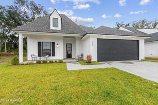 609 Whispering Meadows Rd, Broussard, LA 70518