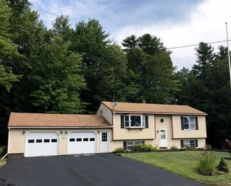 19 Pike St, Lisbon Falls, ME 04252