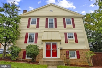8120 Sleepy View Ln, Springfield, VA 22153
