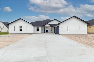 1110 Cape Velero Dr, Rockport, TX 78382