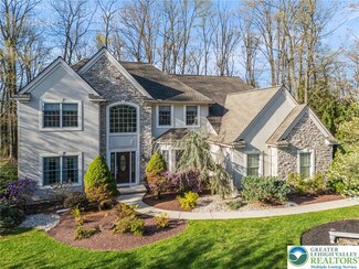 8750 Summit Cir, Fogelsville, PA 18051