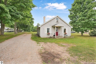4507 Vance Rd, Traverse City, MI 49685