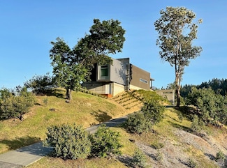 8909 Mill Creek Rd, Healdsburg, CA 95448