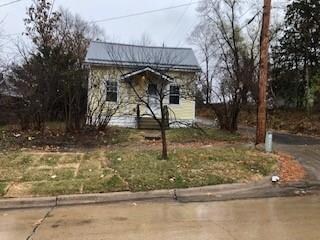 1212 16th St SE, Cedar Rapids, IA 52401