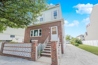 18 Saint Marys Ave, Staten Island, NY 10305