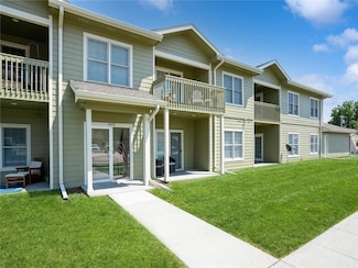 410 N 1st St Unit 202, Indianola, IA 50125