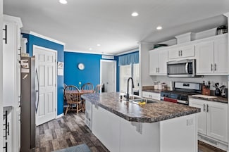 5702 Cabot Dr, Saint Paul, MN 55112