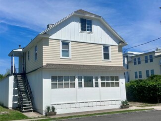 89 Park Ave, Bay Shore, NY 11706
