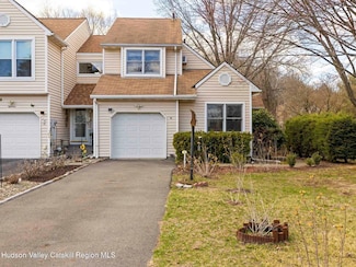 16 Red Maple Rd, Saugerties, NY 12477