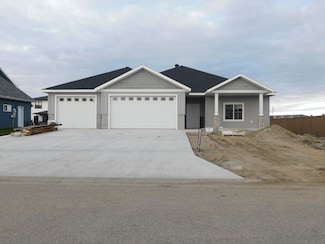 4203 Pine Pkwy S, Fargo, ND 58104