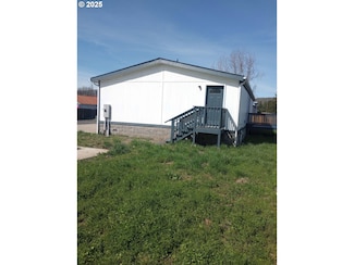 1973 Castle Ave, Roseburg, OR 97471