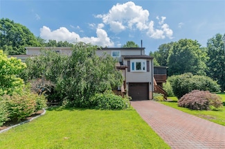 11 Hamlet Ct, Wappingers Falls, NY 12590