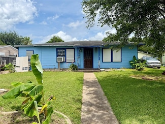 1228 Bayou Shore Dr, Galveston, TX 77551