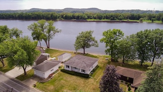 610 W Front St, Cassville, WI 53806