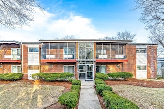 125 Grove St Unit 7, West Roxbury, MA 02132