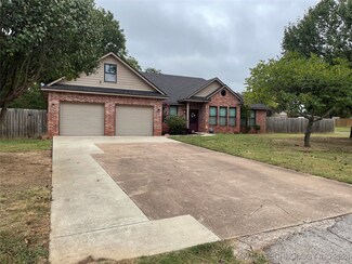 430 N Webb Ave, Ada, OK 74820
