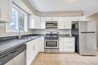 833 Bermuda Rd, West Babylon, NY 11704