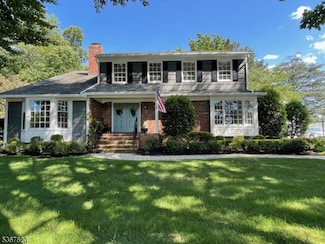 4 Edith Ct, East Hanover, NJ 07936