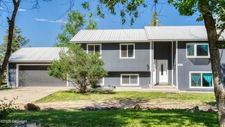 7631 Rimrock Dr, Gillette, WY 82718