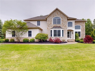 8836 Shetland Ct, Kirtland, OH 44094