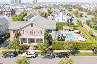 2 S Pembroke Ave, Margate City, NJ 08402