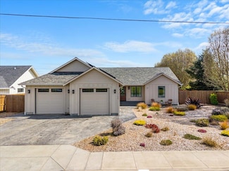 1100 5th St, Ferndale, CA 95536