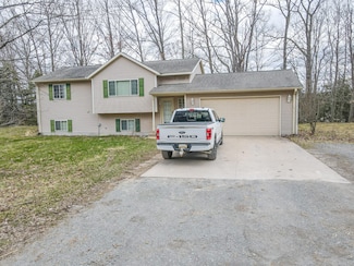 8594 S Felch Ave, Newaygo, MI 49337