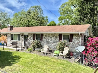 118 Christopher Dr, Glen Morgan, WV 25813