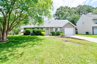 209 Apache Dr, Summerville, SC 29483