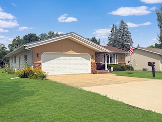 610 S 2nd Ave, Forreston, IL 61030
