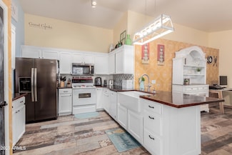8622 W Shaw Butte Dr, Peoria, AZ 85345