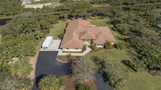 880 5th St NW, Naples, FL 34120
