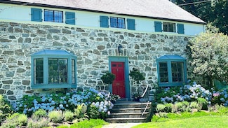 8 Holly Ln, Rye, NY 10580
