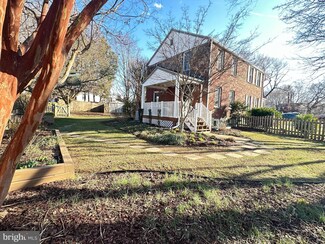 2621 Farmington Dr, Alexandria, VA 22303