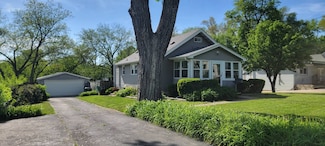 1040 65th St, Windsor Heights, IA 50324