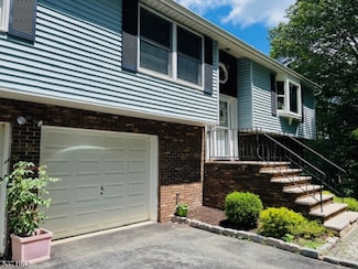 16 Argus St, Butler, NJ 07405