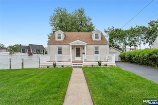 4 White Oak Dr, Lodi, NJ 07644