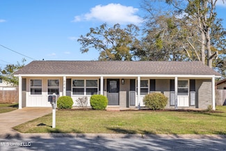 606 Clark Ave, Ocean Springs, MS 39564