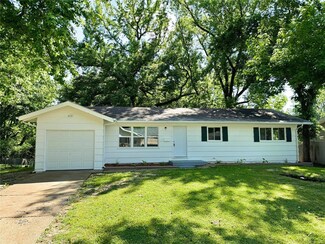 49 Forestwood Dr, Saint Louis, MO 63135