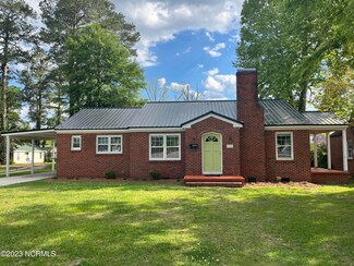 104 E Smith St, Whiteville, NC 28472