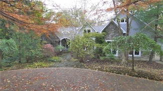 65 Easton Ln, Chagrin Falls, OH 44022