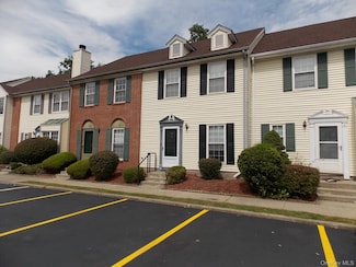 38 Matthews Ln, Washingtonville, NY 10992