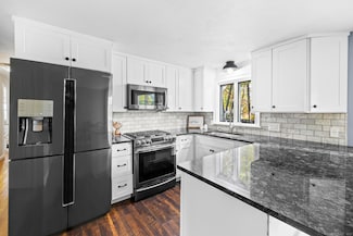 8 Fernwood Ave, Enfield, CT 06082
