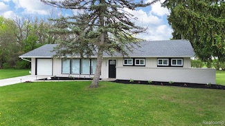 1043 Lask Dr, Flint, MI 48532