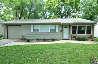 1520 SW Shunga Dr, Topeka, KS 66611