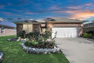 719 Honeysuckle Vine Dr, Rosenberg, TX 77469