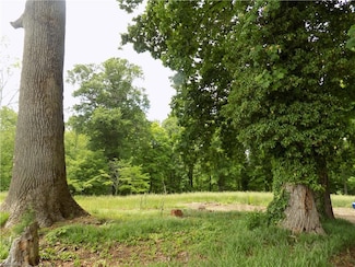 1807 New Garden Rd, Greensboro, NC 27410