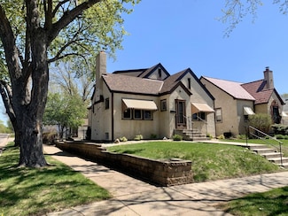 304 Warwick St, Saint Paul, MN 55105