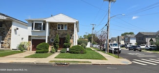 121 Paulding Ave, Staten Island, NY 10314