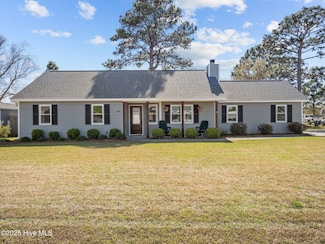208 Joey Ct, Hubert, NC 28539